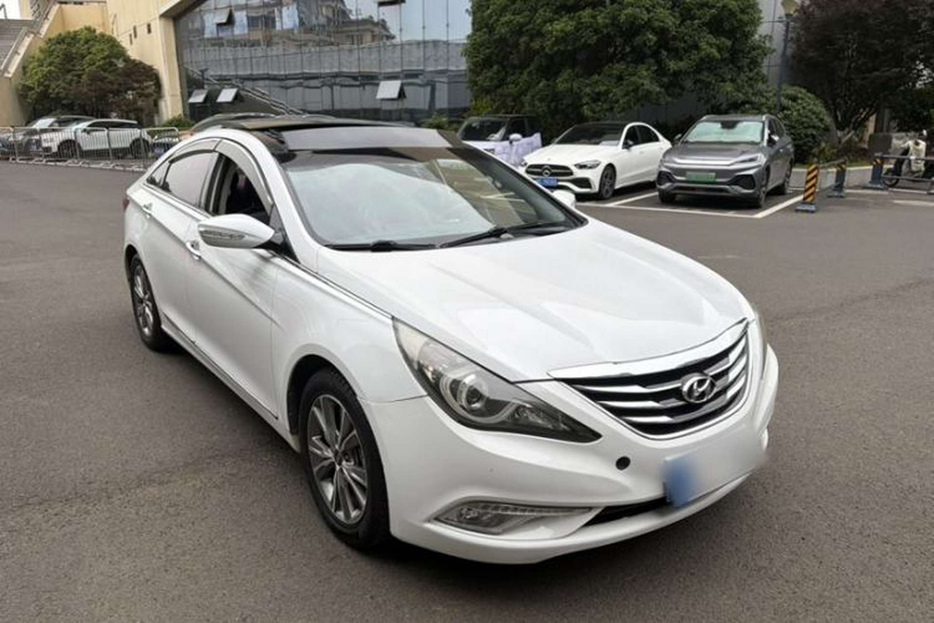 Used Hyundai Sonata 2014 2.4L Automatic Leading Edition China IV Standard Exterior 4