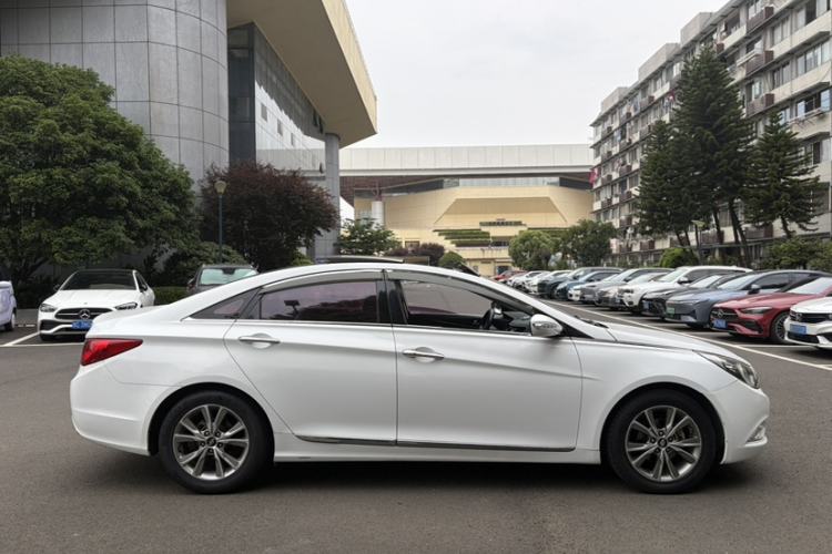 Used Hyundai Sonata 2014 2.4L Automatic Leading Edition China IV Standard Exterior 5