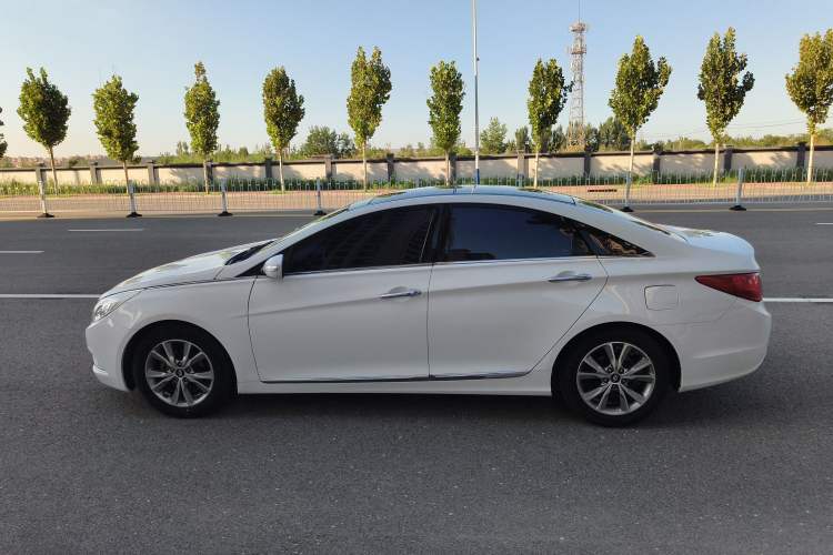 Used Hyundai Sonata 2014 2.0L Automatic Luxury Edition Exterior 5