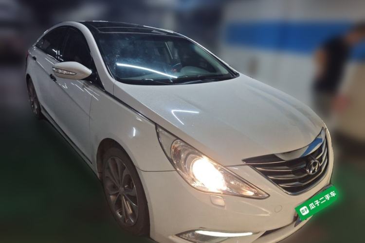 Used Hyundai Sonata 2014 2.4L Automatic Luxury Version China IV Standard Front Right 45 Deg
