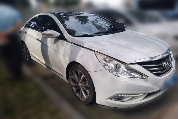 Used Hyundai Sonata 2014 2.4L Automatic Luxury Version China IV Standard Front Right 45 Deg