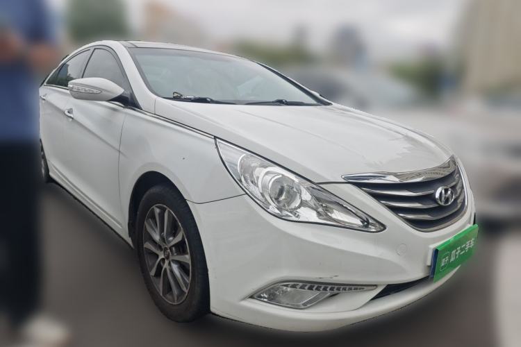 Used Hyundai Sonata 2014 2.0L Automatic Luxury Edition Front Right 45 Deg