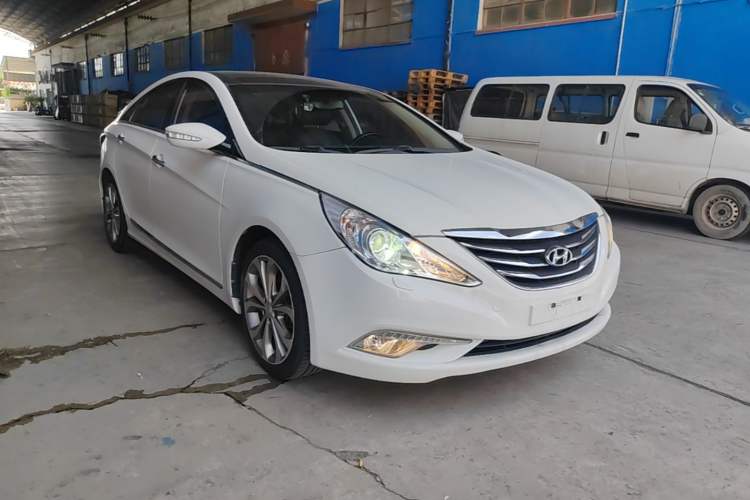 Used Hyundai Sonata 2014 2.4L Automatic Luxury Version China V Standard Front Right 45 Deg
