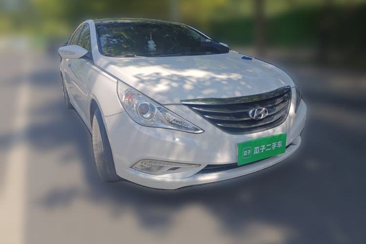 Used Hyundai Sonata 2014 2.4L Automatic Leading Edition China IV Standard Front Right 45 Deg