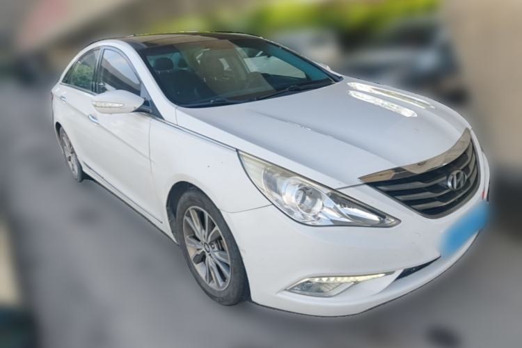 Used Hyundai Sonata 2014 2.4L Automatic Leading Edition China IV Standard Front Right 45 Deg