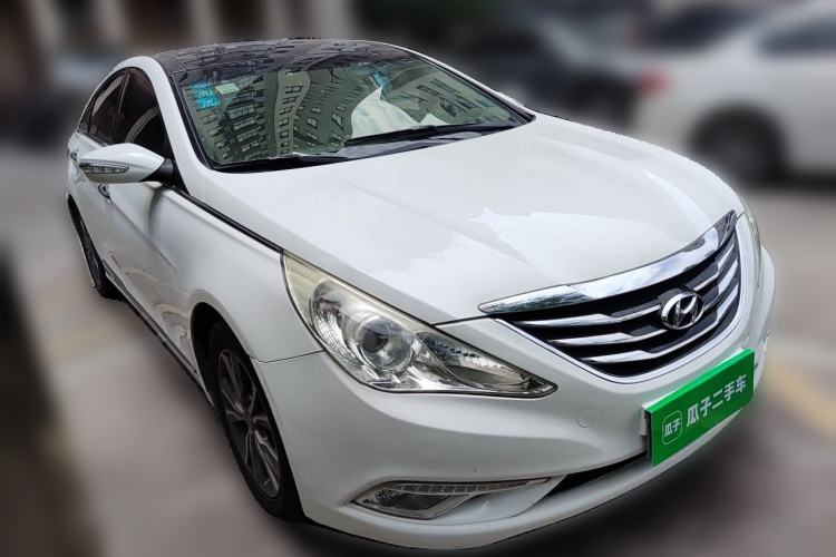 Used Hyundai Sonata 2014 2.4L Automatic Leading Edition China IV Standard Front Right 45 Deg