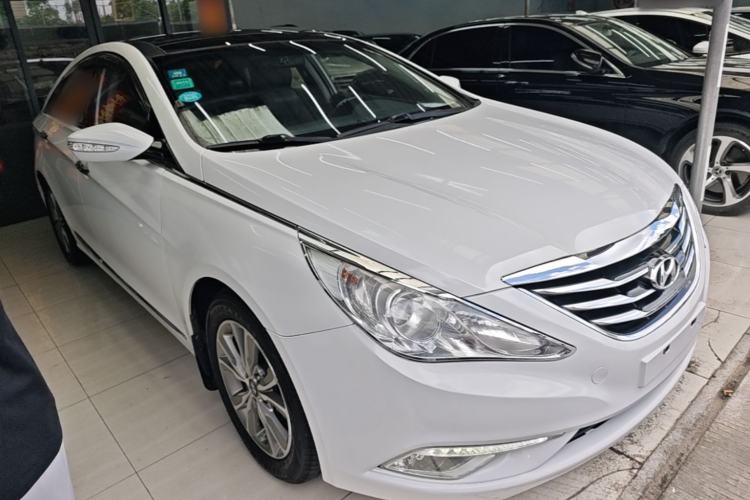 Used Hyundai Sonata 2014 2.4L Automatic Leading Edition China V Standard Front Right 45 Deg