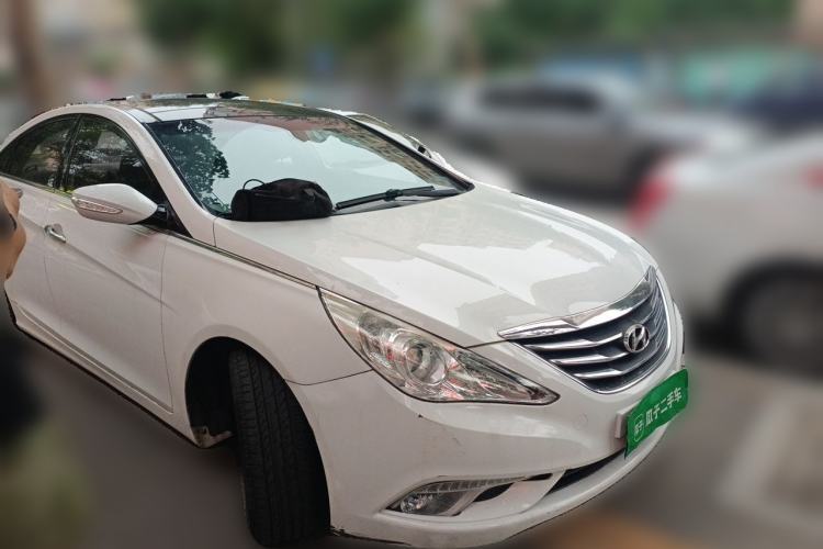 Used Hyundai Sonata 2014 2.4L Automatic Leading Edition China IV Standard Front Right 45 Deg