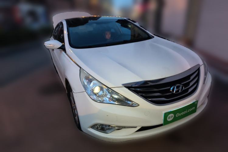 Used Hyundai Sonata 2014 2.4L Automatic Leading Edition China IV Standard Front Right 45 Deg