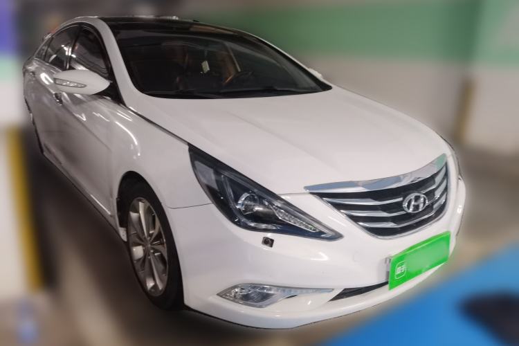 Used Hyundai Sonata 2014 2.4L Automatic Luxury Version China IV Standard Front Right 45 Deg