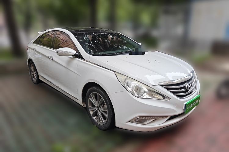 Used Hyundai Sonata 2014 2.4L Automatic Leading Edition China IV Standard Front Right 45 Deg