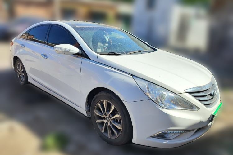 Used Hyundai Sonata 2014 2.4L Automatic Leading Edition China IV Standard Front Right 45 Deg