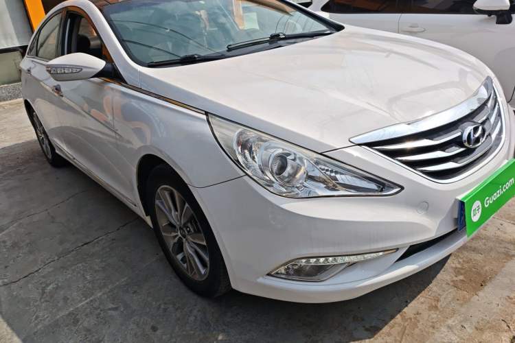 Used Hyundai Sonata 2014 2.0L Automatic Luxury Edition Front Right 45 Deg