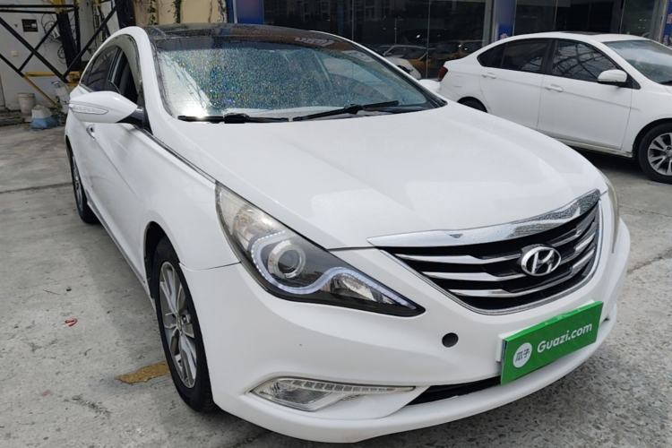 Used Hyundai Sonata 2014 2.4L Automatic Leading Edition China IV Standard Front Right 45 Deg