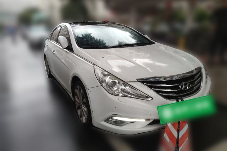 Used Hyundai Sonata 2014 2.4L Automatic Luxury Version China IV Standard Front Right 45 Deg