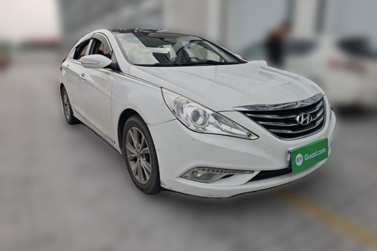 Used Hyundai Sonata 2014 2.4L Automatic Leading Edition China IV Standard Front Right 45 Deg