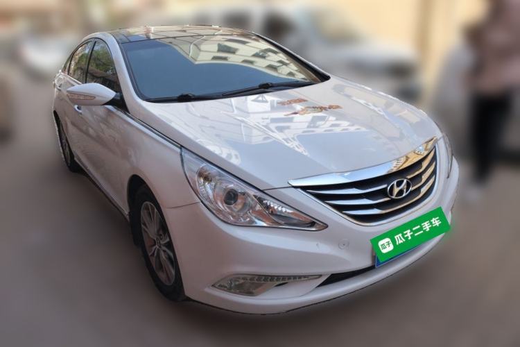 Used Hyundai Sonata 2014 2.4L Automatic Leading Edition China IV Standard Front Right 45 Deg