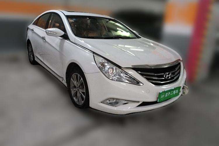 Used Hyundai Sonata 2014 2.0L Automatic Luxury Edition Front Right 45 Deg