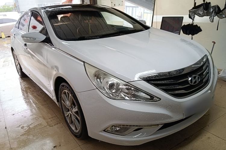 Used Hyundai Sonata 2014 2.0L Automatic Luxury Edition Front Right 45 Deg