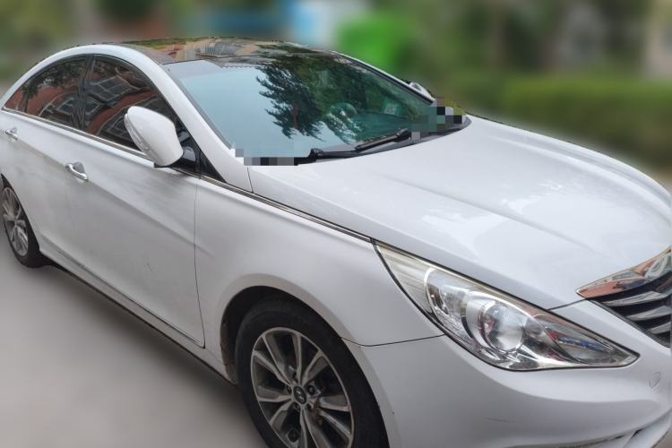 Used Hyundai Sonata 2014 2.4L Automatic Leading Edition China IV Standard Front Right 45 Deg