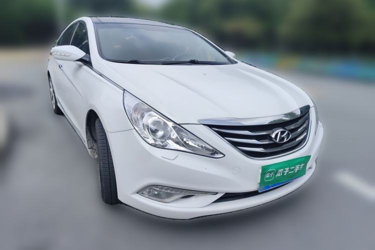 Used Hyundai Sonata 2014 2.4L Automatic Luxury Version China V Standard Front Right 45 Deg
