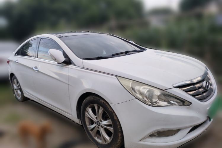 Used Hyundai Sonata 2014 2.0L Automatic Luxury Edition Front Right 45 Deg