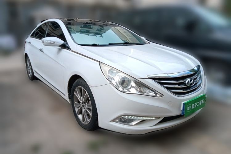 Used Hyundai Sonata 2014 2.4L Automatic Leading Edition China IV Standard Front Right 45 Deg