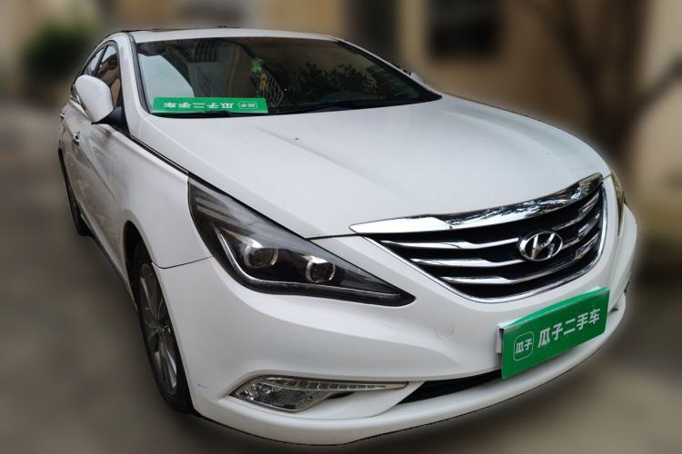 Used Hyundai Sonata 2014 2.0L Automatic Luxury Edition Front Right 45 Deg