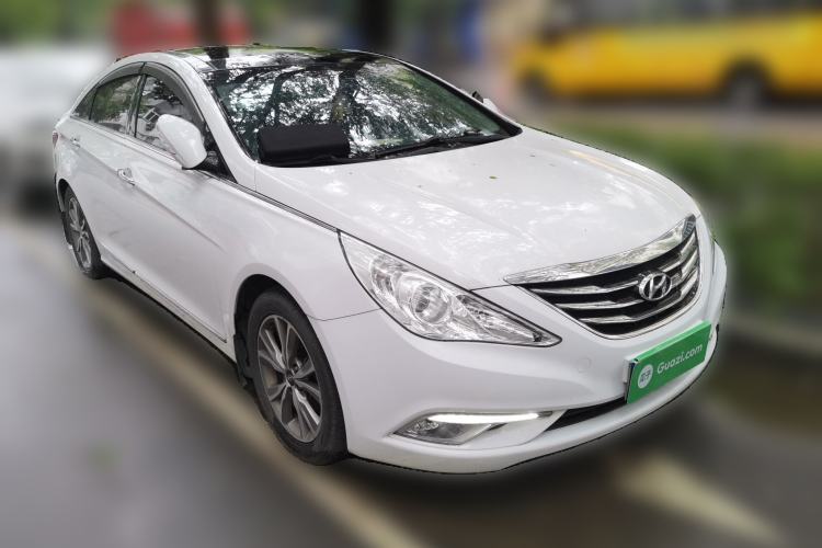 Used Hyundai Sonata 2014 2.4L Automatic Leading Edition China IV Standard Front Right 45 Deg