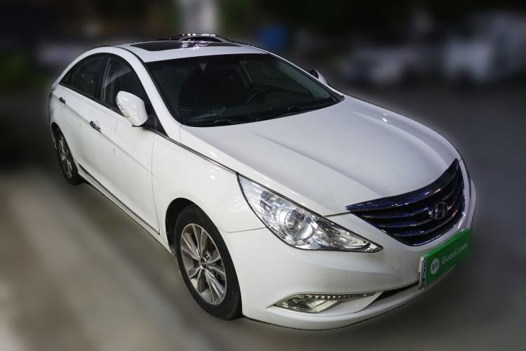 Used Hyundai Sonata 2014 2.0L Automatic Luxury Edition Front Right 45 Deg