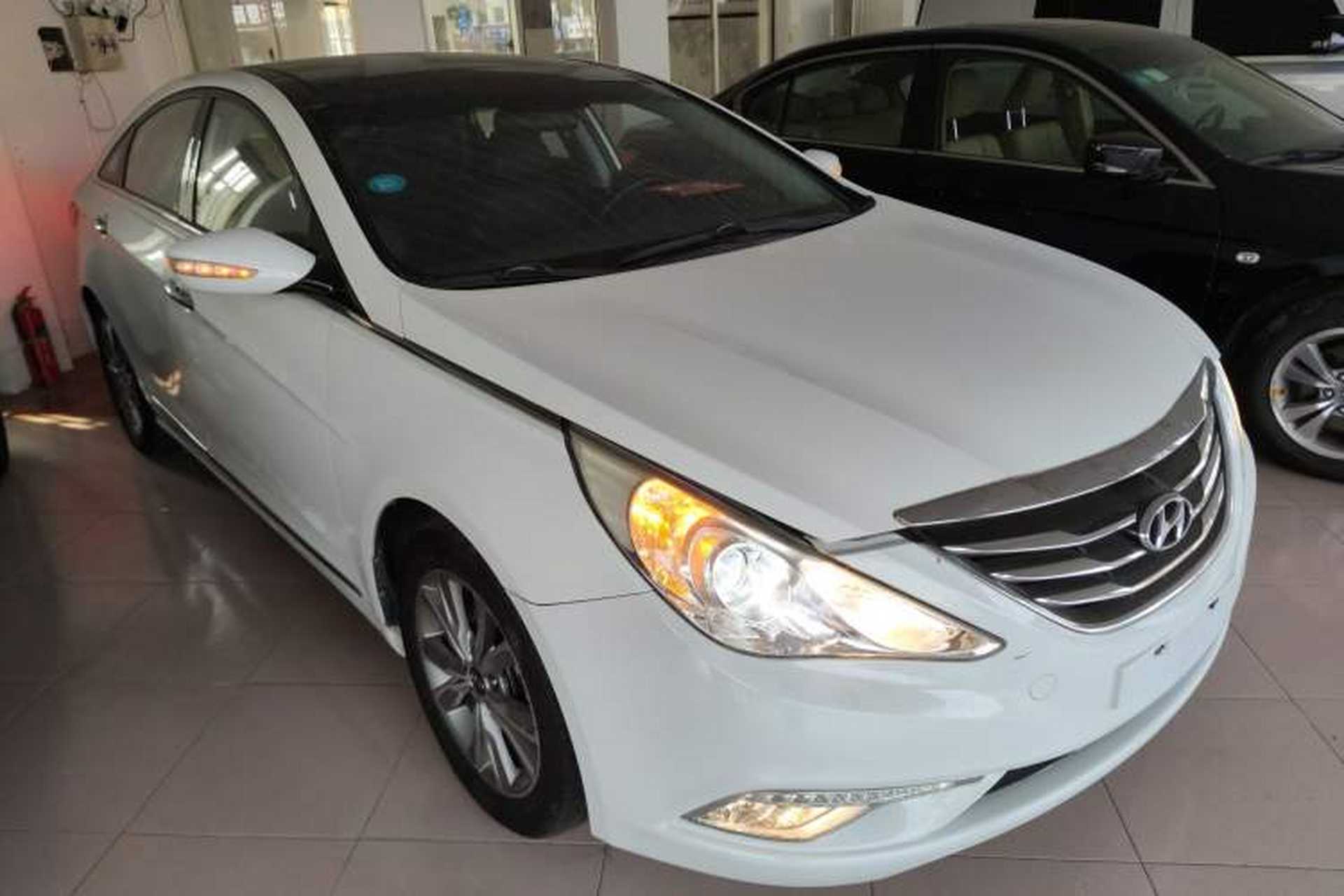 Used Hyundai Sonata 2014 2.4L Automatic Leading Edition China IV Standard Front Right 45 Deg