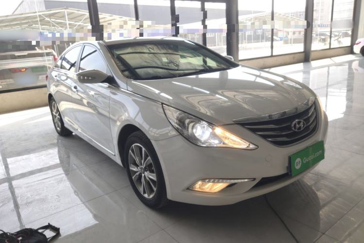 Used Hyundai Sonata 2014 2.0L Automatic Luxury Edition Front Right 45 Deg