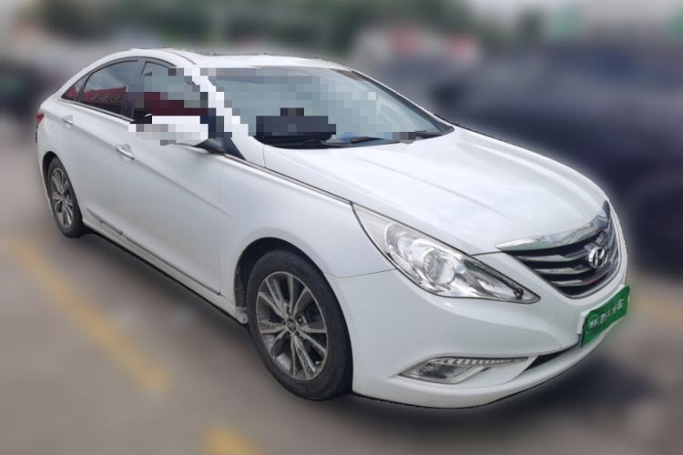 Used Hyundai Sonata 2014 2.4L Automatic Leading Edition China IV Standard Front Right 45 Deg