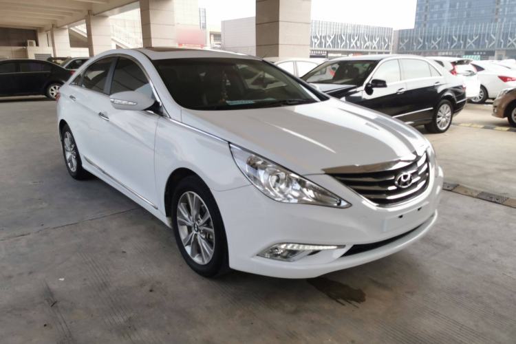 Used Hyundai Sonata 2014 2.0L Automatic Luxury Edition Front Right 45 Deg