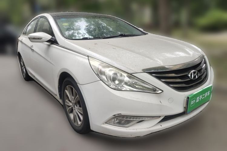 Used Hyundai Sonata 2014 2.4L Automatic Leading Edition China IV Standard Front Right 45 Deg