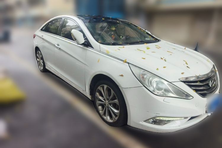 Used Hyundai Sonata 2014 2.4L Automatic Luxury Version China IV Standard Front Right 45 Deg