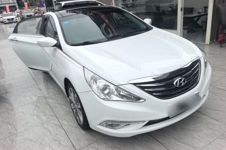 Used Hyundai Sonata 2014 2.0L Automatic Prestige Edition Front Right 45 Deg