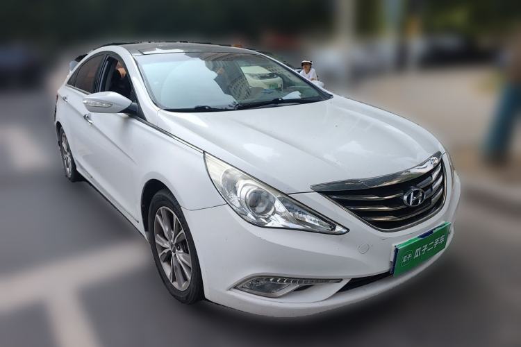 Used Hyundai Sonata 2014 2.0L Automatic Luxury Edition Front Right 45 Deg