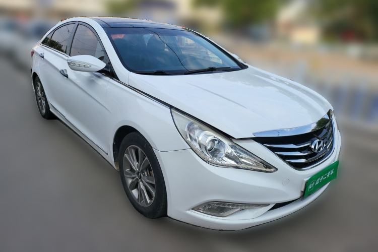 Used Hyundai Sonata 2014 2.0L Automatic Luxury Edition Front Right 45 Deg