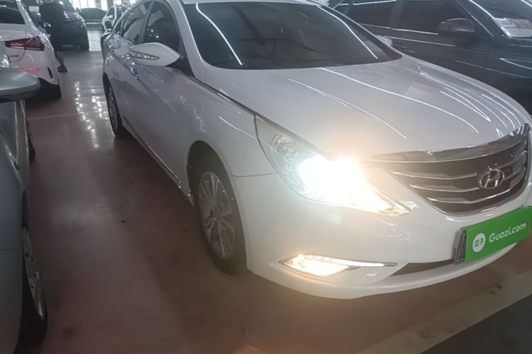 Used Hyundai Sonata 2014 2.0L Automatic Luxury Edition Front Right 45 Deg