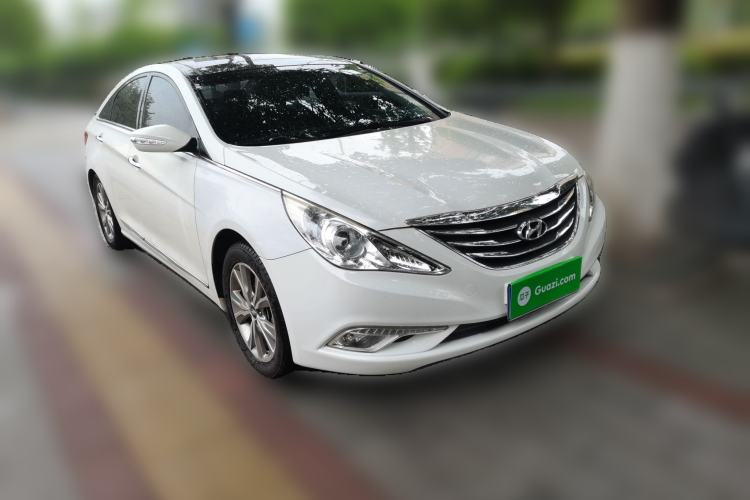 Used Hyundai Sonata 2014 2.0L Automatic Luxury Edition Front Right 45 Deg