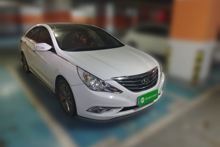 Used Hyundai Sonata 2014 2.4L Automatic Leading Edition China IV Standard Front Right 45 Deg