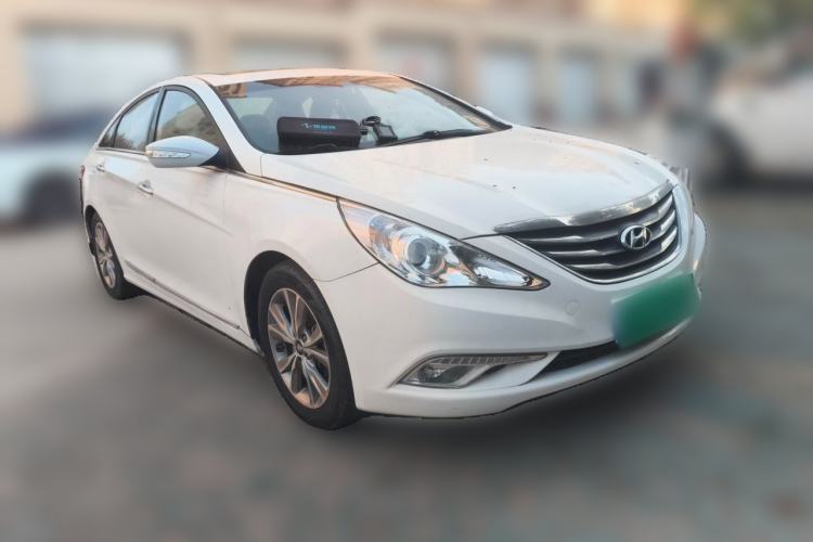 Used Hyundai Sonata 2014 2.0L Automatic Luxury Edition Front Right 45 Deg