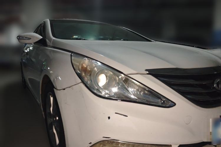 Used Hyundai Sonata 2014 2.4L Automatic Leading Edition China IV Standard Front Right 45 Deg
