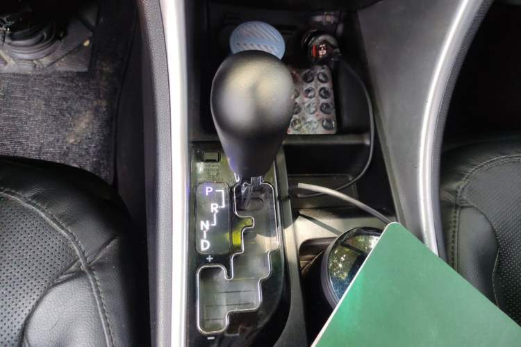 Used Hyundai Sonata 2014 2.0L Automatic Luxury Edition Gear Lever