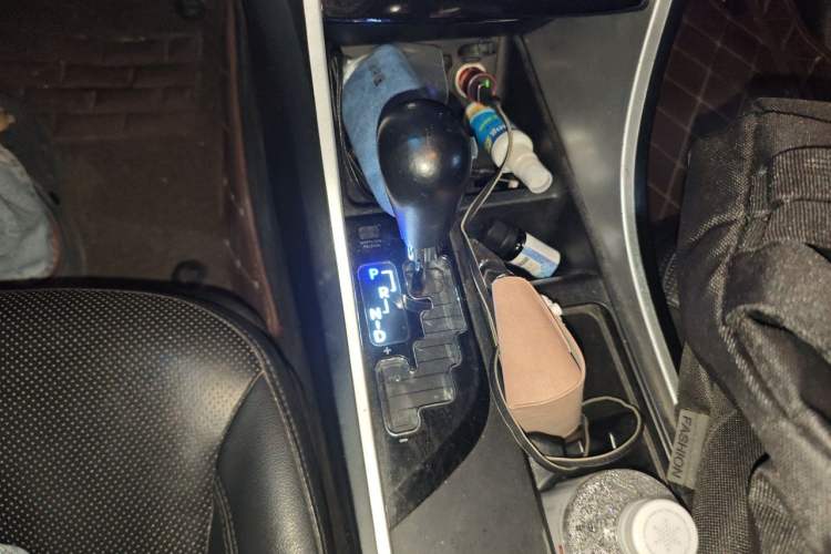 Used Hyundai Sonata 2014 2.4L Automatic Luxury Version China IV Standard Gear Lever