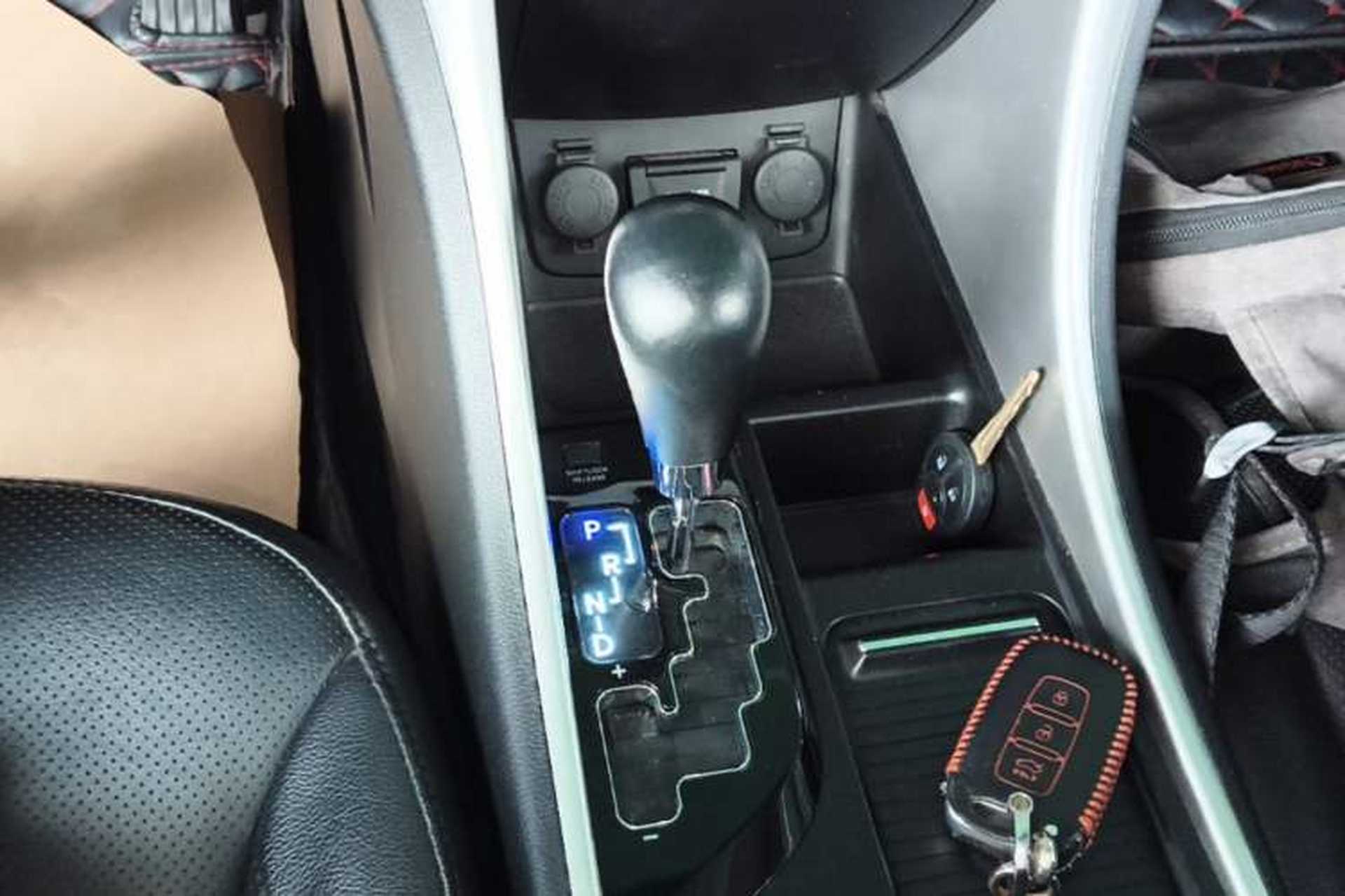 Used Hyundai Sonata 2014 2.0L Automatic Luxury Edition Gear Lever