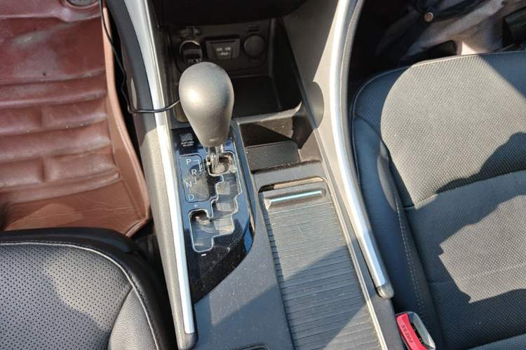 Used Hyundai Sonata 2014 2.0L Automatic Luxury Edition Gear Lever