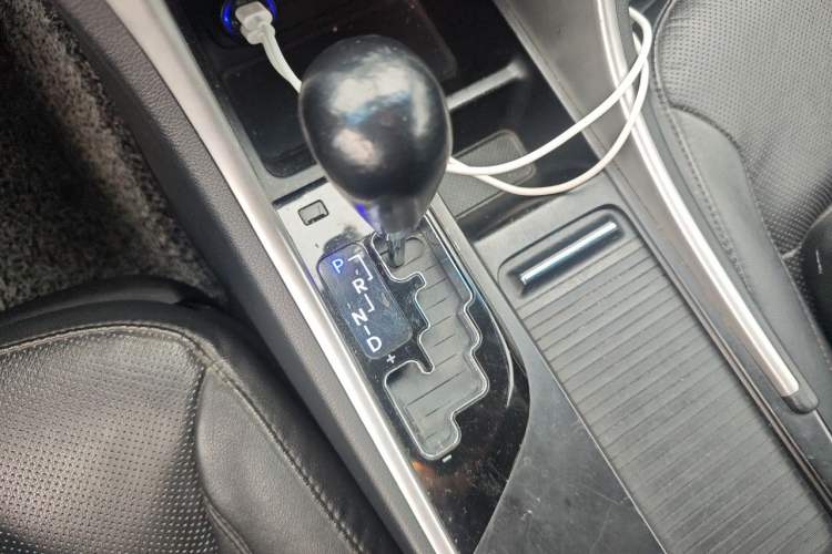 Used Hyundai Sonata 2014 2.0L Automatic Luxury Edition Gear Lever
