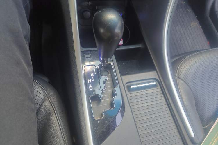 Used Hyundai Sonata 2014 2.4L Automatic Leading Edition China IV Standard Gear Lever